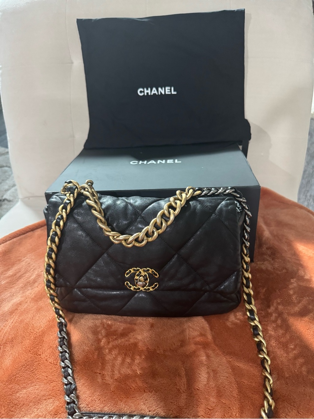 Chanel 19 Black